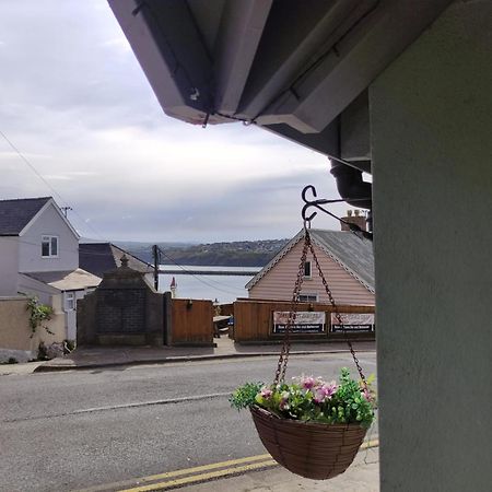 Rose And Crown Hotel & Hope And Anchor Bar Goodwick 외부 사진