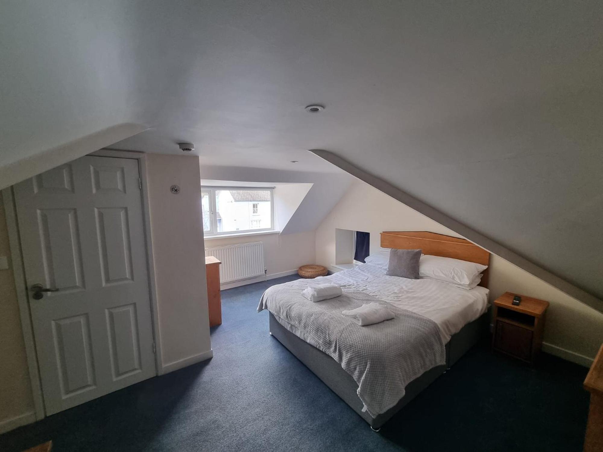 Rose And Crown Hotel & Hope And Anchor Bar Goodwick 외부 사진