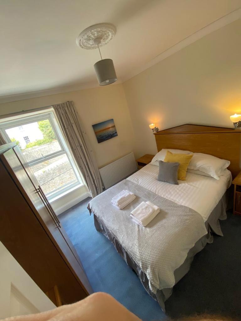 Rose And Crown Hotel & Hope And Anchor Bar Goodwick 외부 사진