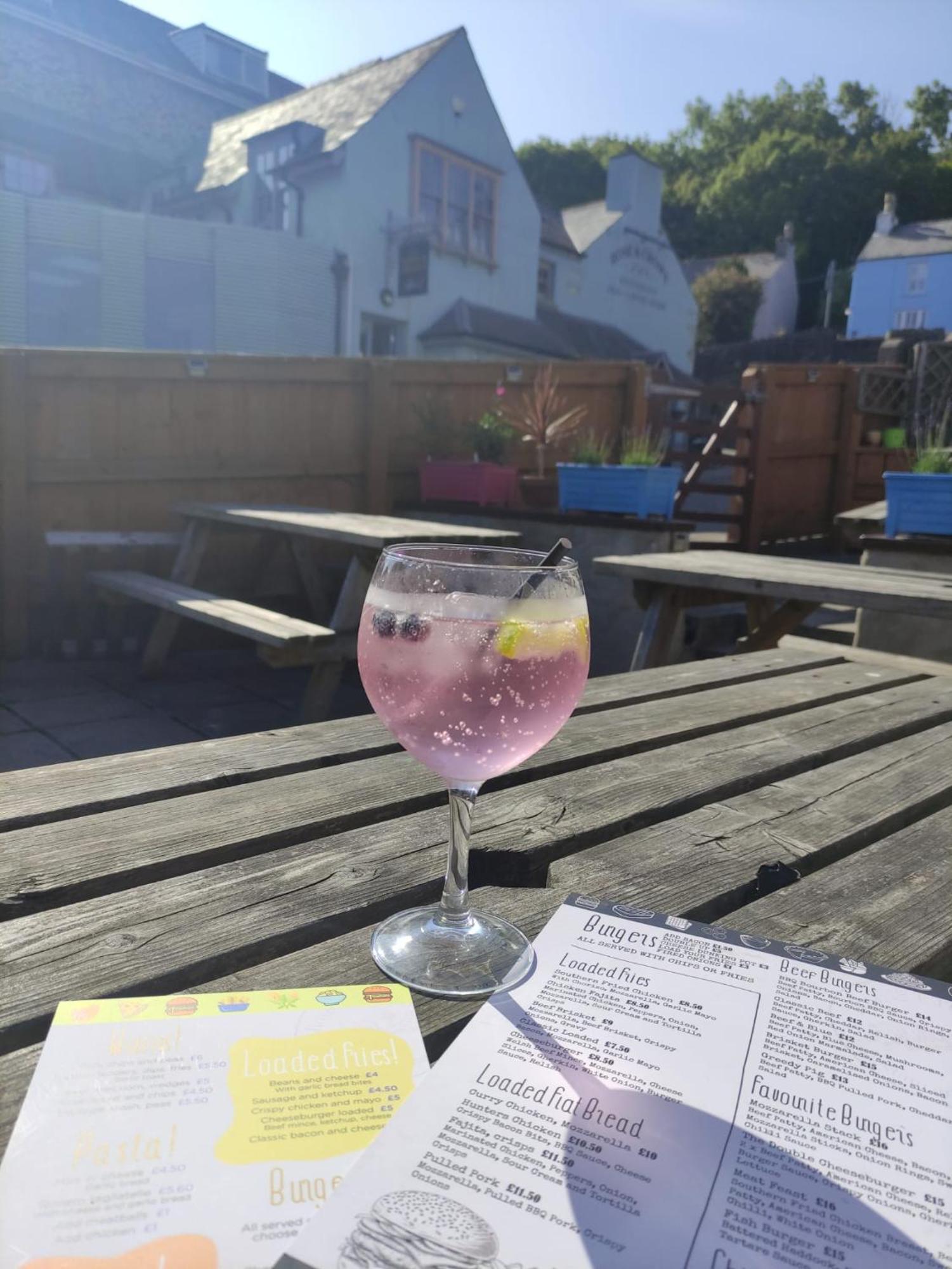 Rose And Crown Hotel & Hope And Anchor Bar Goodwick 외부 사진